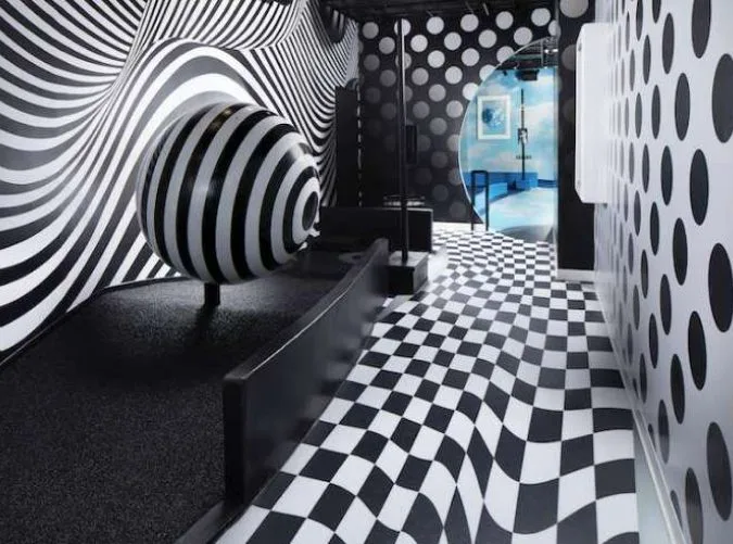 optical illusion mini golf course